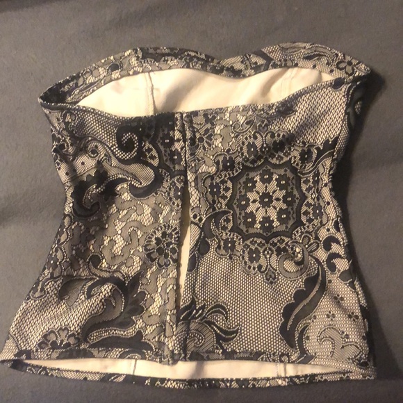 Crop top with corset back - Picture 2 of 3